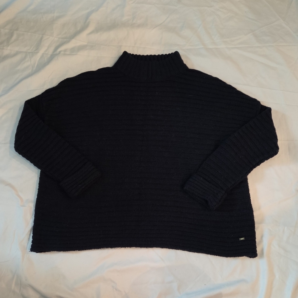 Holly & Whyte Women's medium blue ribbed sweater #WT9